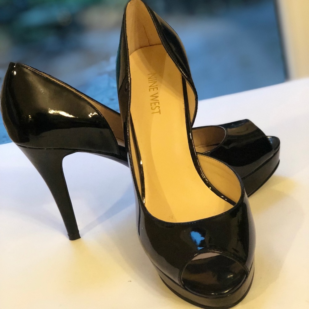 Nine West Black Peep Toe pump